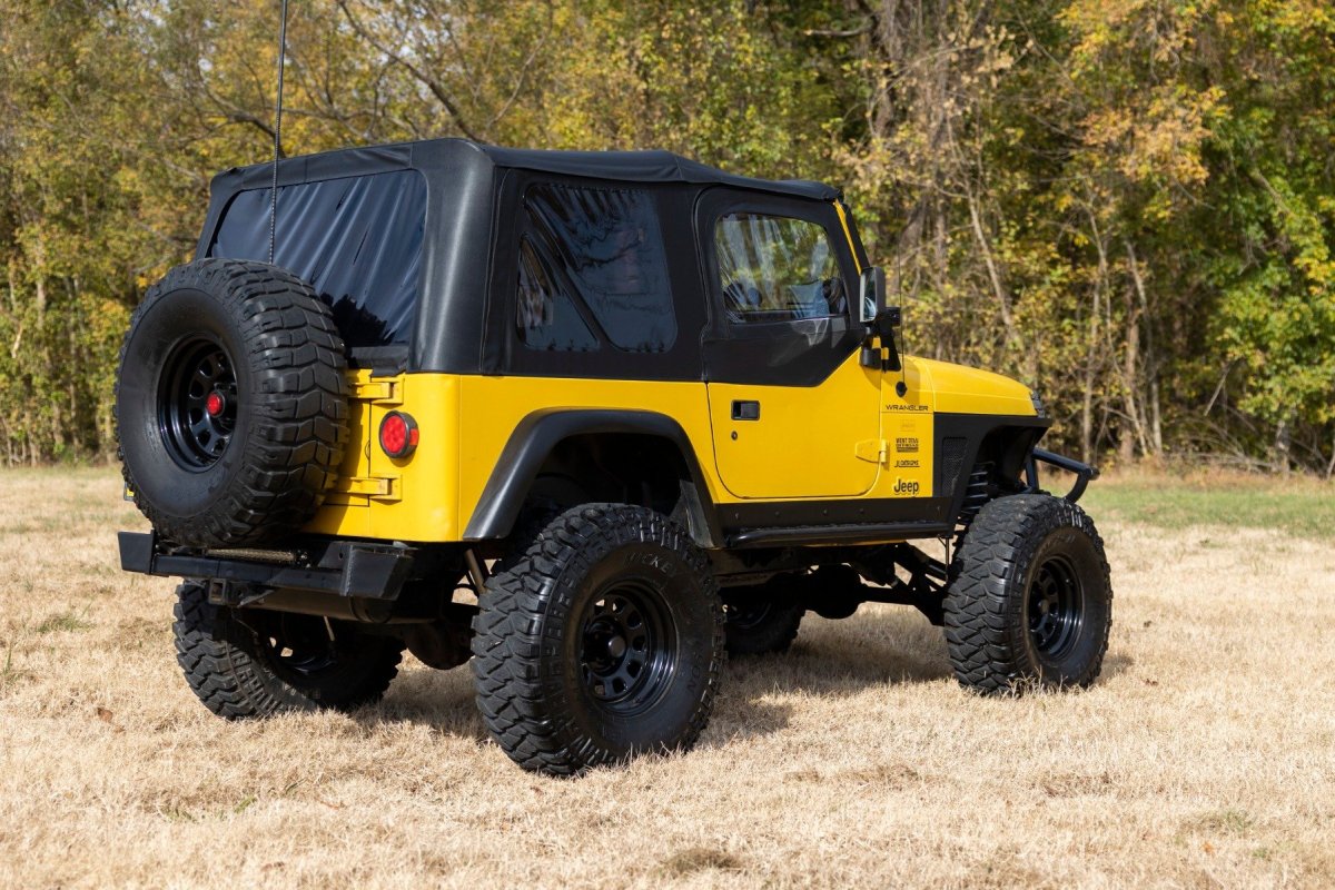 Dodge W250 Steel Wheel - Rough Country - 10-Slot D-Window - Black - '81-'93